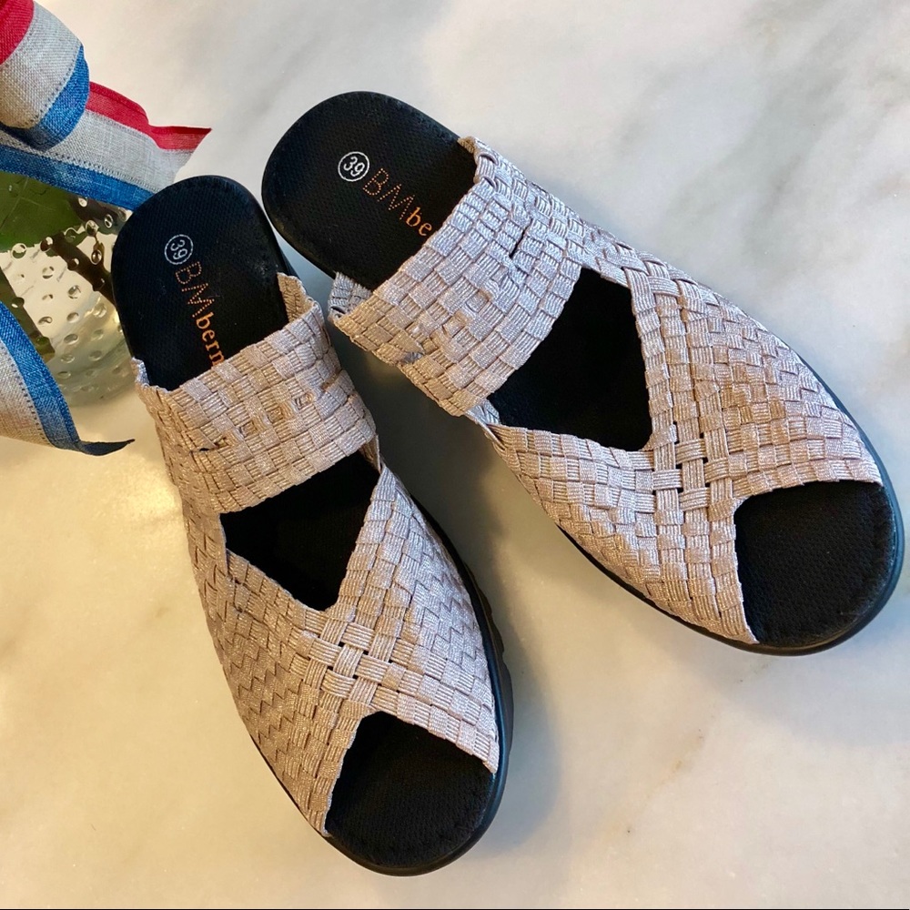 Bernie Mav NWBox open toe champagne wedges COMFY!